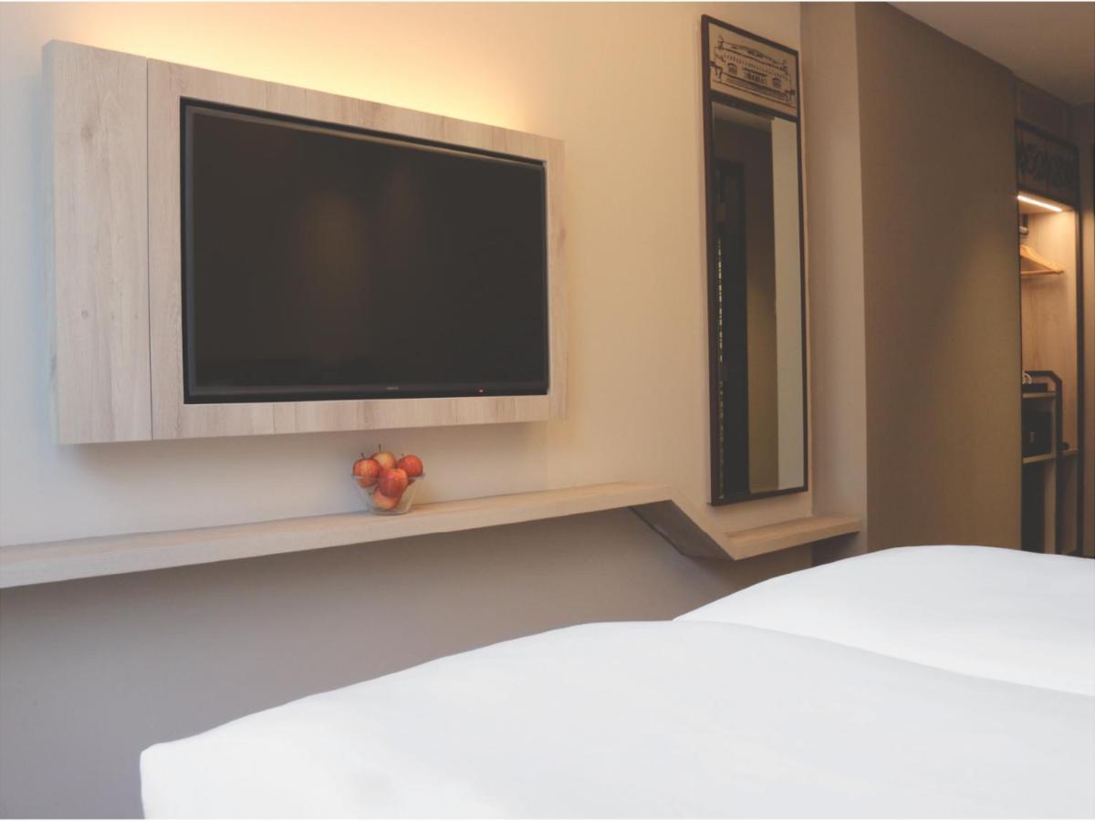 Aqueen Prestige Hotel Lavender Singapore Esterno foto
